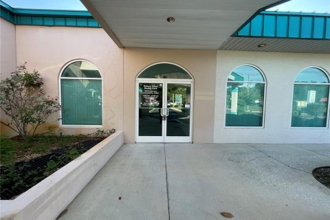 Propiedad comercial en alquiler en Inverness, Florida, 810.85 m2 № 1198638 - foto 9