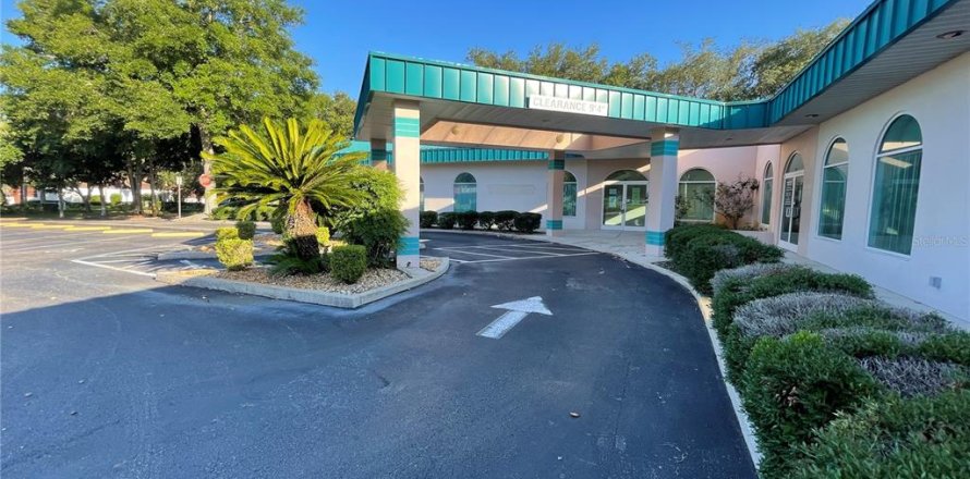 Propiedad comercial en Inverness, Florida 810.85 m2 № 1198638