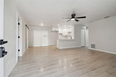 Villa ou maison à vendre à Dover, Floride: 4 chambres, 158.4 m2 № 1914622 - photo 11