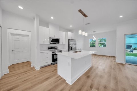 Casa en venta en Port Charlotte, Florida, 3 dormitorios, 175.21 m2 № 2381152 - foto 4
