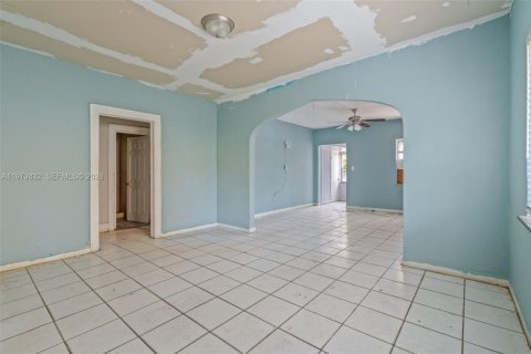Casa en venta en Miami, Florida, 2 dormitorios, 173.82 m2 № 2033568 - foto 11