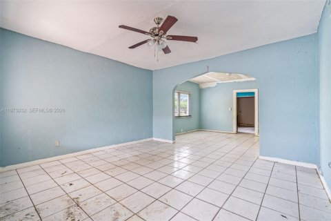 Casa en venta en Miami, Florida, 2 dormitorios, 173.82 m2 № 2033568 - foto 7