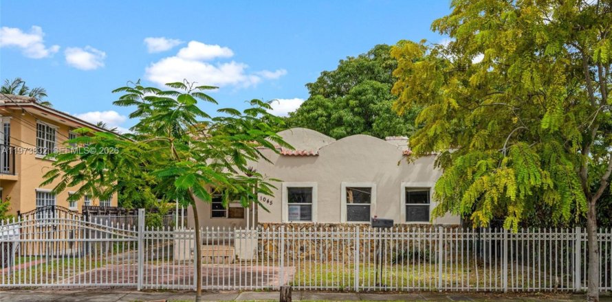 Casa en Miami, Florida 2 dormitorios, 173.82 m2 № 2033568