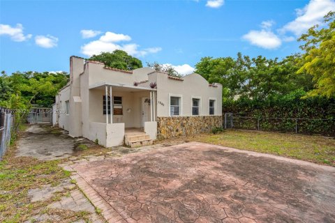 Casa en venta en Miami, Florida, 2 dormitorios, 173.82 m2 № 2033568 - foto 2