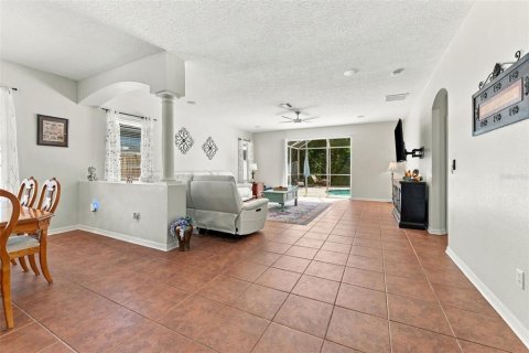 Villa ou maison à vendre à Land O' Lakes, Floride: 4 chambres, 237.46 m2 № 2419045 - photo 18