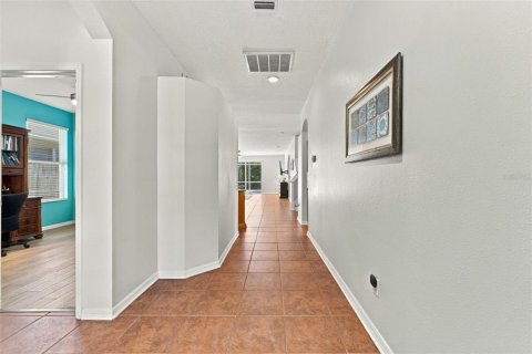 Villa ou maison à vendre à Land O' Lakes, Floride: 4 chambres, 237.46 m2 № 2419045 - photo 6
