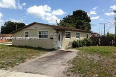 House in Miami Gardens, Florida 3 bedrooms, 82.5 sq.m. № 2044219 - photo 3
