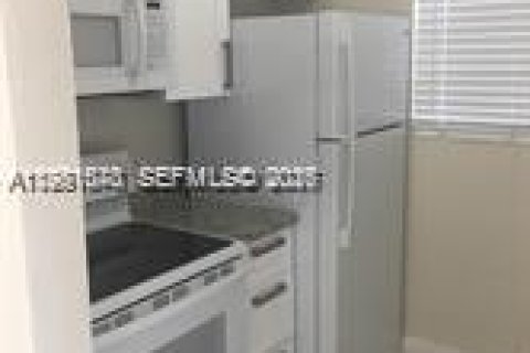 House in Miami Gardens, Florida 3 bedrooms, 82.5 sq.m. № 2044219 - photo 5