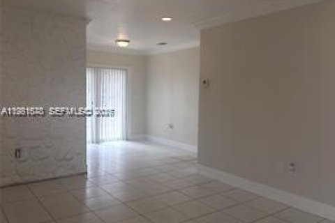 House in Miami Gardens, Florida 3 bedrooms, 82.5 sq.m. № 2044219 - photo 6