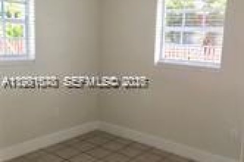 House in Miami Gardens, Florida 3 bedrooms, 82.5 sq.m. № 2044219 - photo 9