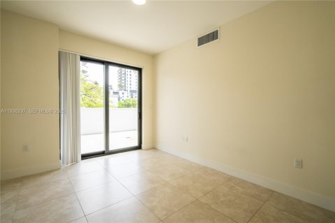 Apartment in Coral Gables, Florida 3 bedrooms, 136.1 sq.m. № 1994451 - photo 16