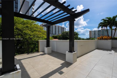 Apartment in Coral Gables, Florida 3 bedrooms, 136.1 sq.m. № 1994451 - photo 3