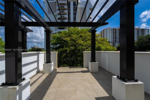 Apartment in Coral Gables, Florida 3 bedrooms, 136.1 sq.m. № 1994451 - photo 4