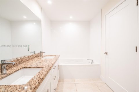 Apartment in Coral Gables, Florida 3 bedrooms, 136.1 sq.m. № 1994451 - photo 27