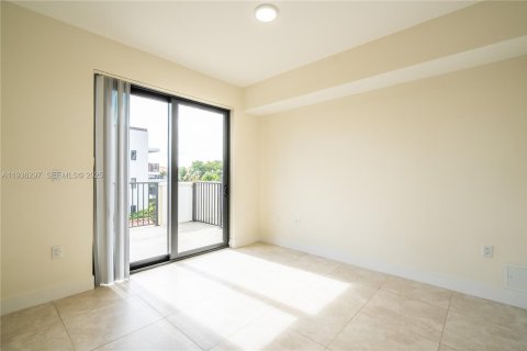 Apartment in Coral Gables, Florida 3 bedrooms, 136.1 sq.m. № 1994451 - photo 10