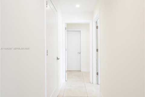 Apartment in Coral Gables, Florida 3 bedrooms, 136.1 sq.m. № 1994451 - photo 15