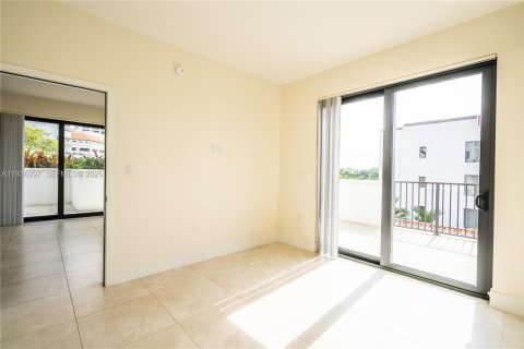 Apartment in Coral Gables, Florida 3 bedrooms, 136.1 sq.m. № 1994451 - photo 11