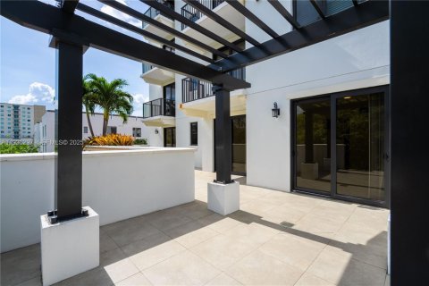 Apartment in Coral Gables, Florida 3 bedrooms, 136.1 sq.m. № 1994451 - photo 5