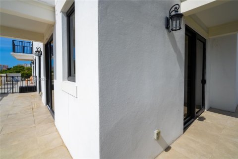 Apartment in Coral Gables, Florida 3 bedrooms, 136.1 sq.m. № 1994451 - photo 30
