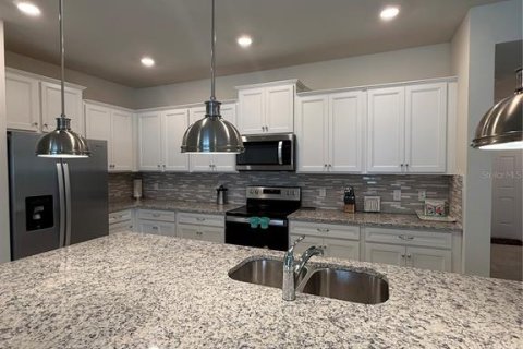 Townhouse in Davenport, Florida 5 bedrooms, 212.1 sq.m. № 1590627 - photo 6