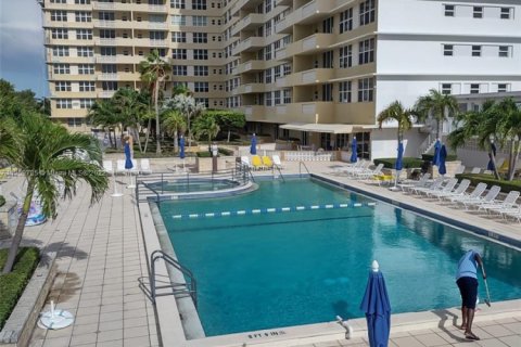 Copropriété à vendre à Miami Beach, Floride: 47.38 m2 № 1979276 - photo 2