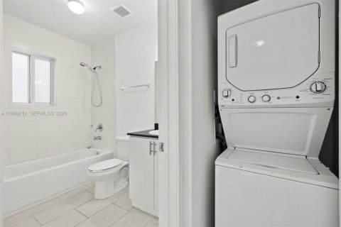Apartamento en alquiler en Hialeah, Florida, 1 dormitorio, 74.32 m2 № 2055422 - foto 7