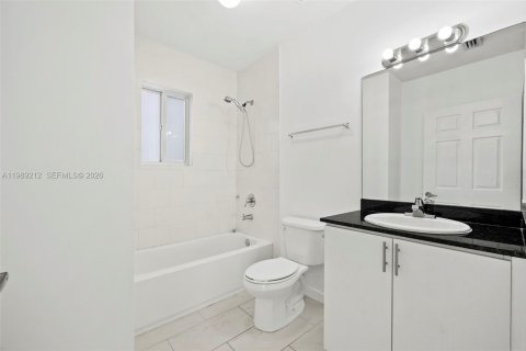 Apartamento en alquiler en Hialeah, Florida, 1 dormitorio, 74.32 m2 № 2055422 - foto 8
