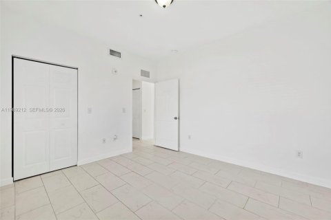 Apartamento en alquiler en Hialeah, Florida, 1 dormitorio, 74.32 m2 № 2055422 - foto 13