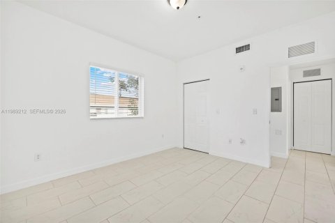 Apartamento en alquiler en Hialeah, Florida, 1 dormitorio, 74.32 m2 № 2055422 - foto 11