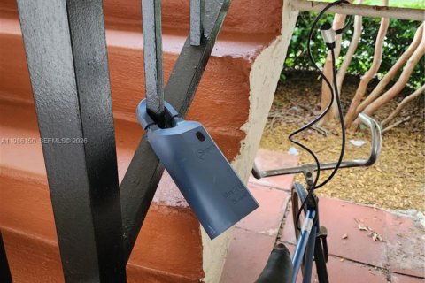 Condominio en alquiler en Pembroke Pines, Florida, 2 dormitorios, 108.7 m2 № 2047636 - foto 12