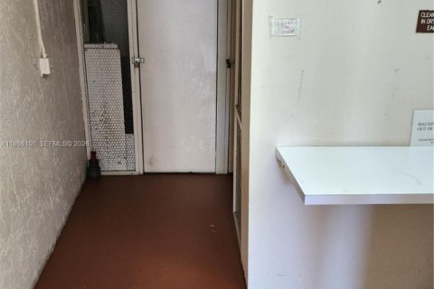 Condominio en alquiler en Pembroke Pines, Florida, 2 dormitorios, 108.7 m2 № 2047636 - foto 13