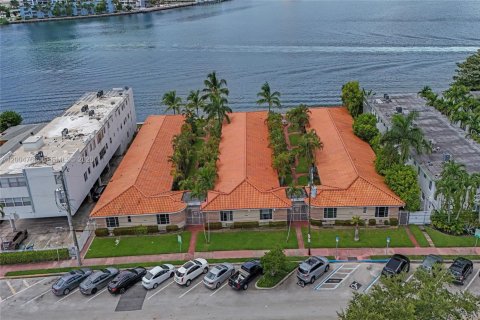 Condo in Miami Beach, Florida, 1 bedroom  № 2068661