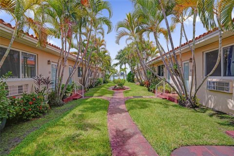 Condo in Miami Beach, Florida, 1 bedroom  № 2068661 - photo 7