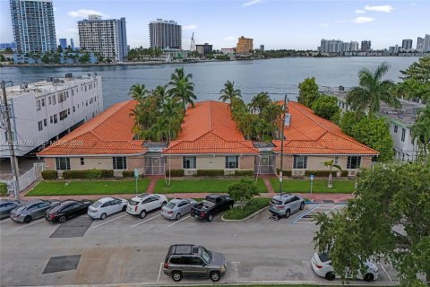 Condo in Miami Beach, Florida, 1 bedroom  № 2068661 - photo 6