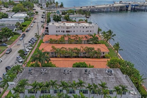 Condo in Miami Beach, Florida, 1 bedroom  № 2068661 - photo 3