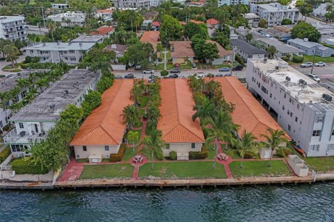 Condo in Miami Beach, Florida, 1 bedroom  № 2068661 - photo 5