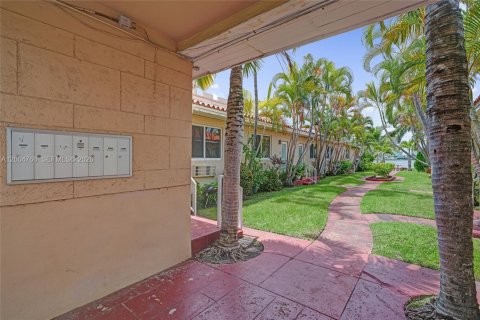 Condo in Miami Beach, Florida, 1 bedroom  № 2068661 - photo 10