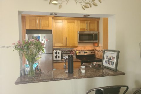 Copropriété à louer à Miami, Floride: 1 chambre, 61.97 m2 № 2091238 - photo 3