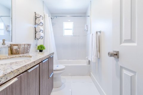 Apartment in Miami, Florida 2 bedrooms, 60.39 sq.m. № 2022455 - photo 14