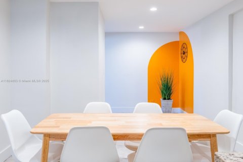 Apartment in Miami, Florida 2 bedrooms, 60.39 sq.m. № 2022455 - photo 10