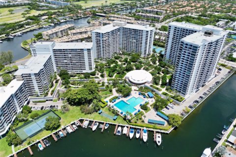 Condo in Hallandale Beach, Florida, 1 bedroom  № 1800675 - photo 22