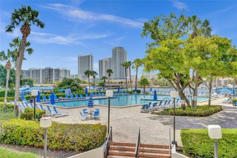Condo in Hallandale Beach, Florida, 1 bedroom  № 1800675 - photo 24