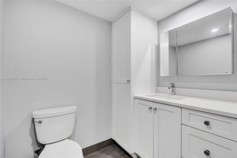Condo in Hallandale Beach, Florida, 1 bedroom  № 1800675 - photo 6