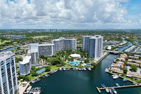 Condo in Hallandale Beach, Florida, 1 bedroom  № 1800675 - photo 18