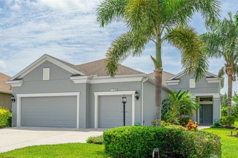 House in Bradenton, Florida 3 bedrooms, 212.56 sq.m. № 1774105 - photo 1