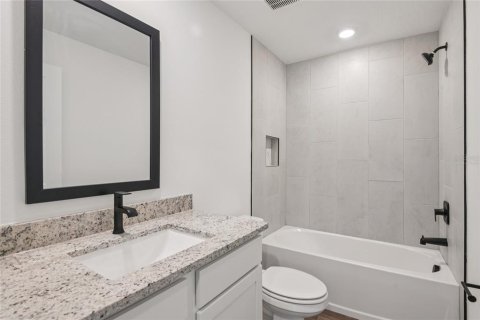 Casa en venta en Weeki Wachee, Florida, 3 dormitorios, 158.58 m2 № 2133294 - foto 1