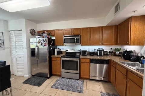 Apartamento en alquiler en Cutler Bay, Florida, 2 dormitorios, 75.9 m2 № 1942229 - foto 3