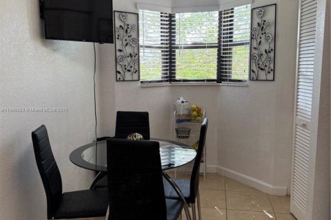 Apartamento en alquiler en Cutler Bay, Florida, 2 dormitorios, 75.9 m2 № 1942229 - foto 4