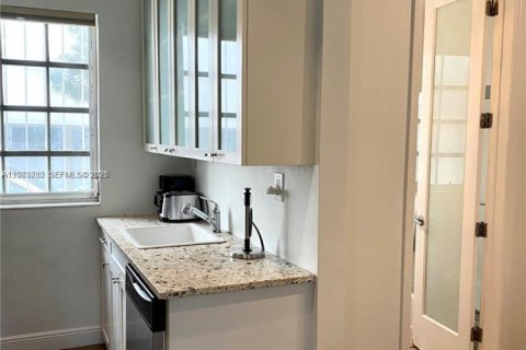 Copropriété à louer à Miami Beach, Floride: 43.2 m2 № 2069337 - photo 2