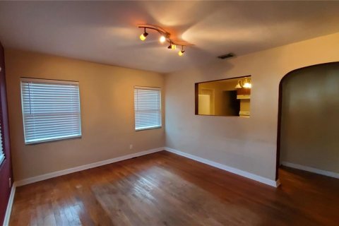 Casa en alquiler en Saint Petersburg, Florida, 2 dormitorios, 62.43 m2 № 1782253 - foto 3
